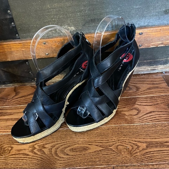 BNWOT Tahari Janice black wedge sandals in size 6 - Picture 1 of 10